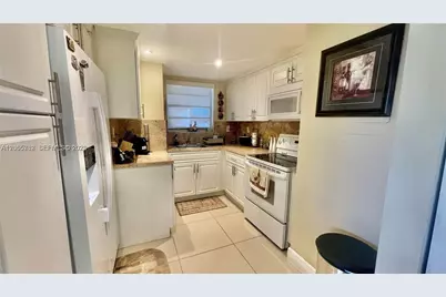 8850 Fontainebleau Blvd #401, Miami, FL 33172 - Photo 9