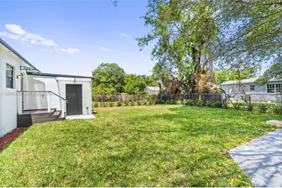 1121 NW 57th St, Miami, FL 33127 - Photo 21
