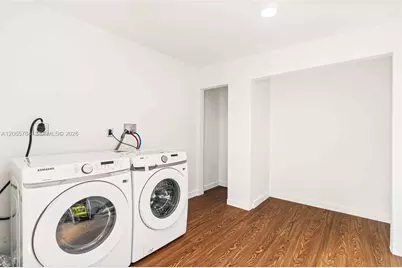 1121 NW 57th St, Miami, FL 33127 - Photo 15