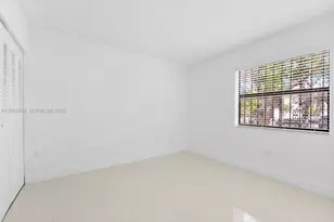 10895 NW 7th St, Miami, FL 33172 - Photo 11