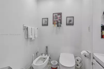 16581 NW 84th Ave, Miami Lakes, FL 33016 - Photo 15