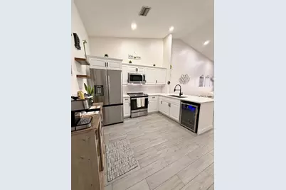11083 NW 38th Pl, Sunrise, FL 33351 - Photo 5