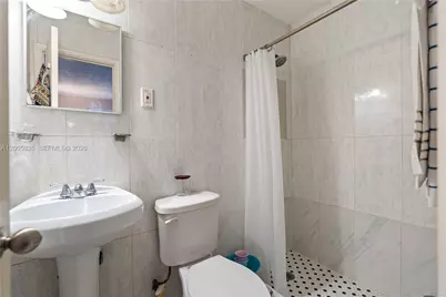 125 SE 2nd Ter, Hallandale Beach, FL 33009 - Photo 27