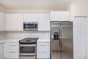 10461 NW 82nd St, Doral, FL 33178 - Photo 11