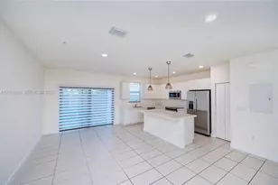 10461 NW 82nd St, Doral, FL 33178 - Photo 5