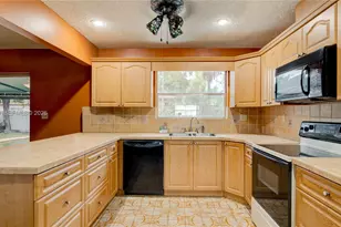 10710 SW 32nd St, Miami, FL 33165 - Photo 15