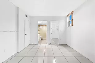 8050 NW 8th St, Miami, FL 33126 - Photo 19