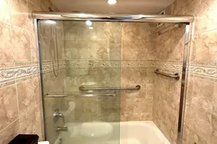 5005 Collins Ave, Miami Beach, FL 33140 - Photo 15