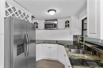 622 NW 98th Ct #622, Miami, FL 33172 - Photo 9