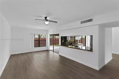 622 NW 98th Ct #622, Miami, FL 33172 - Photo 5