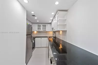 1621 Collins Ave #908, Miami Beach, FL 33139 - Photo 5