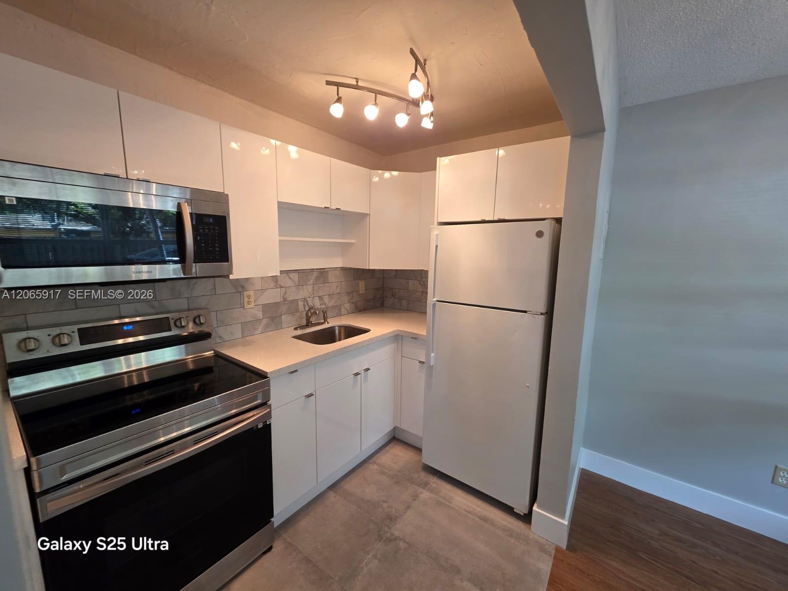 4732 SW 33rd Ave #104 - 4732 SW 33rd Ave #104, Dania Beach, FL 33312 Luxury Property | Jose Angel Pina