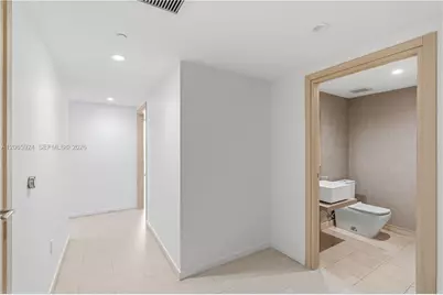 1000 Brickell Plz #1902, Miami, FL 33131 - Photo 35