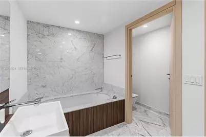 1000 Brickell Plz #1902, Miami, FL 33131 - Photo 21
