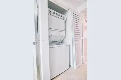950 Brickell Bay Dr #1807, Miami, FL 33131 - Photo 11