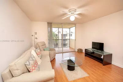 8363 Lake Dr #504, Doral, FL 33166 - Photo 9