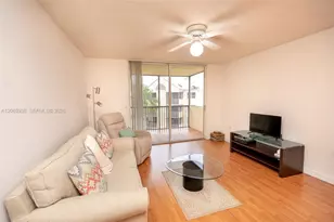 8363 Lake Dr, Doral, FL 33166 - Photo 9