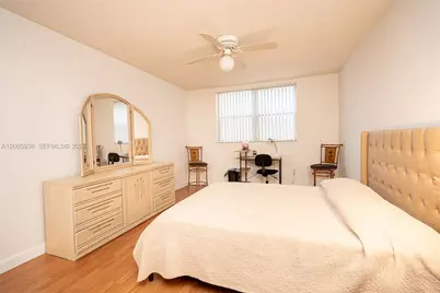 8363 Lake Dr #504, Doral, FL 33166 - Photo 15