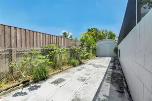 201 NE 57th Ct, Oakland Park, FL 33334 - Photo 43