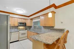 201 NE 57th Ct, Oakland Park, FL 33334 - Photo 17