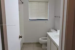 460 Lakeview Dr, Weston, FL 33326 - Photo 13