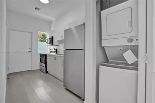 1567 NW 1st St, Miami, FL 33125 - Photo 3