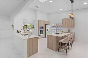 695 NW 107th Ln, Coral Springs, FL 33071 - Photo 7