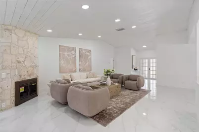 695 NW 107th Ln, Coral Springs, FL 33071 - Photo 5
