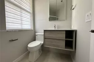 11002 NW 83rd St, Doral, FL 33178 - Photo 9