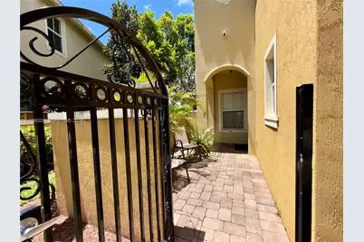 2851 W Prospect Rd #704, Tamarac, FL 33309 - Photo 7