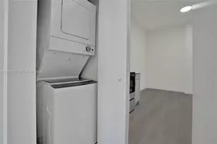 1567 NW 1st St, Miami, FL 33125 - Photo 7
