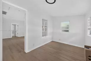 1752 42nd St S, Saint Petersburg, FL 33711 - Photo 5