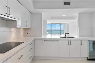 1331 Brickell Bay Dr, Miami, FL 33131 - Photo 9