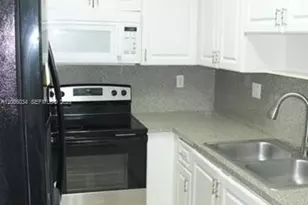 10666 SW 7th St, Pembroke Pines, FL 33025 - Photo 17