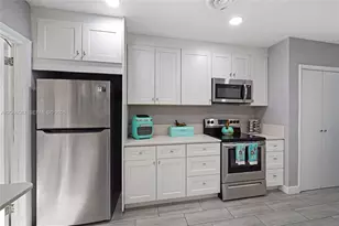 912 NE 9th Ct, Pompano Beach, FL 33060 - Photo 21