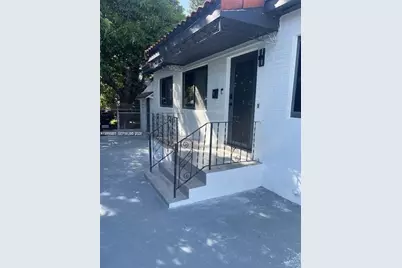 910 SW 8th Ave #D, Miami, FL 33130 - Photo 1