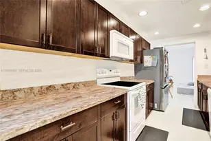 2999 Lakewood Ln, Hollywood, FL 33021 - Photo 5