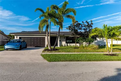 2415 NE 35th Dr, Fort Lauderdale, FL 33308 - Photo 3