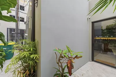 45 Valencia Ave, Coral Gables, FL 33134 - Photo 29