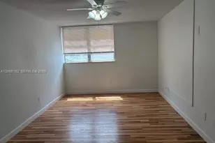 8893 Fontainebleau Blvd, Miami, FL 33172 - Photo 15