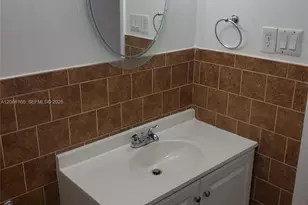 8425 NW 8th St, Miami, FL 33126 - Photo 13