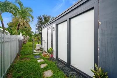 1545 NW 130th St #Efficiency, North Miami, FL 33167 - Photo 5