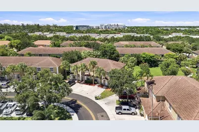 12135 SW 3rd St, Pembroke Pines, FL 33025 - Photo 41