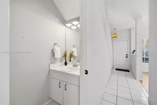12135 SW 3rd St, Pembroke Pines, FL 33025 - Photo 11