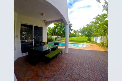 1675 NE 196th St, Miami, FL 33179 - Photo 3