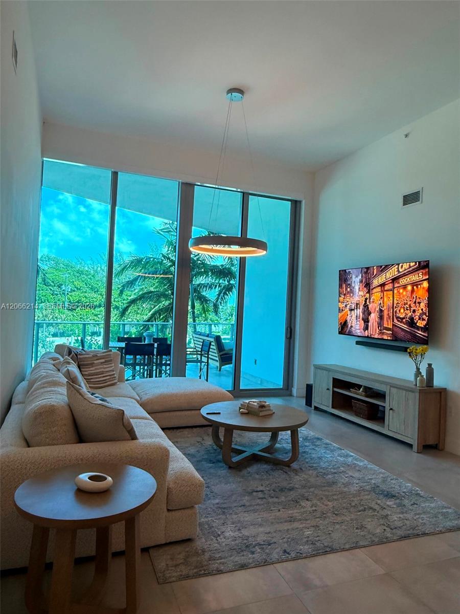 701 N Fort Lauderdale Blvd #214 - 701 N Fort Lauderdale Blvd #214, Fort Lauderdale, FL 33304 Luxury Property | Jose Angel Pina