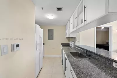 275 NE 18th St #710, Miami, FL 33132 - Photo 9