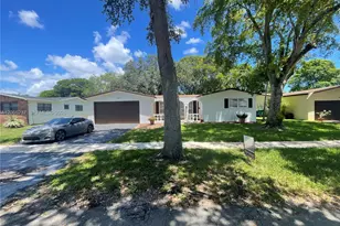 9301 SW 54th St, Cooper City, FL 33328 - Photo 5