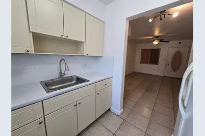 2330 NW 11th St #15, Miami, FL 33125 - Photo 5