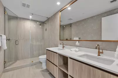 77 SE 5th St #2006, Miami, FL 33131 - Photo 19